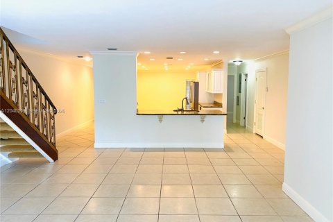 Townhouse in Miami Lakes, Florida 3 bedrooms, 204.85 sq.m. № 2086716 - photo 9