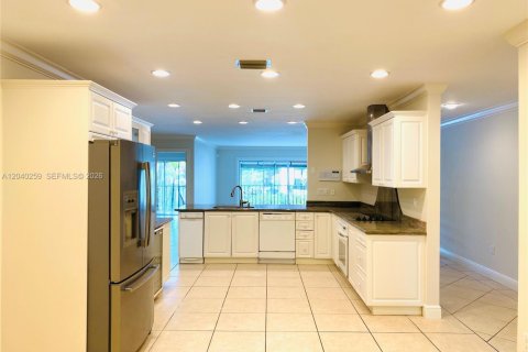 Townhouse in Miami Lakes, Florida 3 bedrooms, 204.85 sq.m. № 2086716 - photo 4