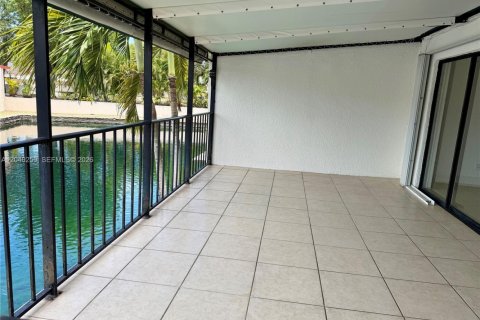 Townhouse in Miami Lakes, Florida 3 bedrooms, 204.85 sq.m. № 2086716 - photo 22