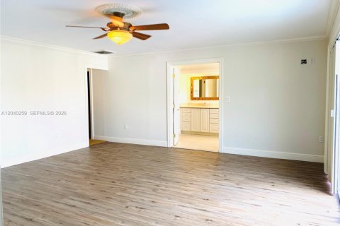 Townhouse in Miami Lakes, Florida 3 bedrooms, 204.85 sq.m. № 2086716 - photo 17