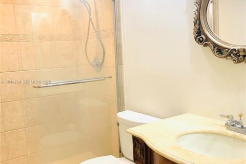 Townhouse in Miami Lakes, Florida 3 bedrooms, 204.85 sq.m. № 2086716 - photo 11