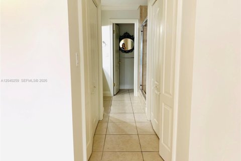 Townhouse in Miami Lakes, Florida 3 bedrooms, 204.85 sq.m. № 2086716 - photo 14