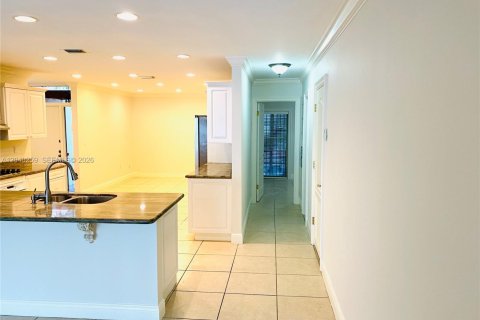 Townhouse in Miami Lakes, Florida 3 bedrooms, 204.85 sq.m. № 2086716 - photo 10