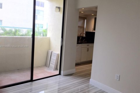 Condo in Sunny Isles Beach, Florida, 2 bedrooms № 2089378 - photo 4