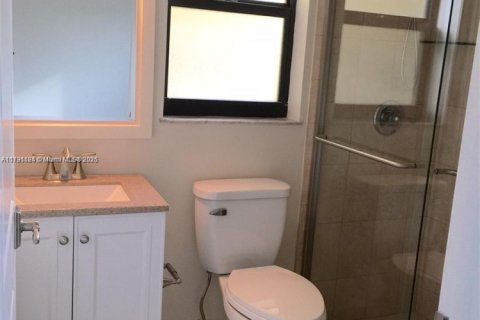Condo in Sunny Isles Beach, Florida, 2 bedrooms № 2089378 - photo 15