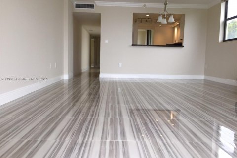 Condo in Sunny Isles Beach, Florida, 2 bedrooms № 2089378 - photo 6