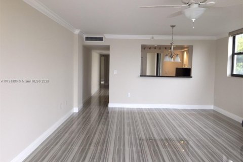 Condo in Sunny Isles Beach, Florida, 2 bedrooms № 2089378 - photo 7