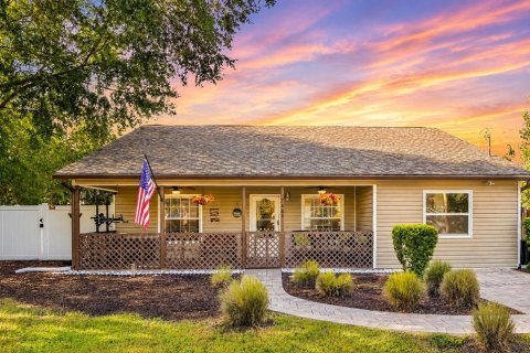 House in Spring Hill, Florida 3 bedrooms, 159.79 sq.m. № 2321550