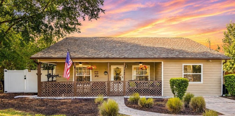 Villa ou maison à Spring Hill, Floride 3 chambres, 159.79 m2 № 2321550