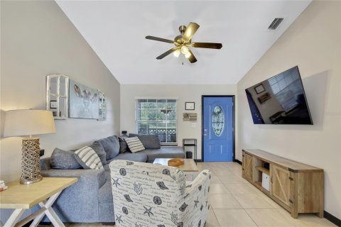 Villa ou maison à vendre à Spring Hill, Floride: 3 chambres, 159.79 m2 № 2321550 - photo 4