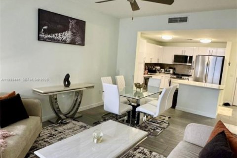 Copropriété à louer à Hollywood, Floride: 1 chambre, 62.43 m2 № 1996976 - photo 6