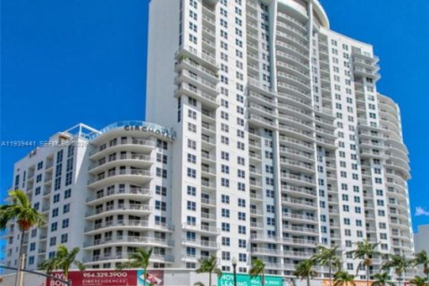 Copropriété à louer à Hollywood, Floride: 1 chambre, 62.43 m2 № 1996976 - photo 2