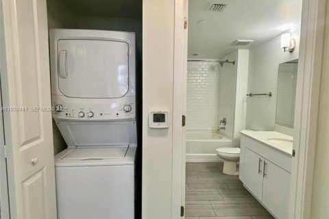 Copropriété à louer à Hollywood, Floride: 1 chambre, 62.43 m2 № 1996976 - photo 11