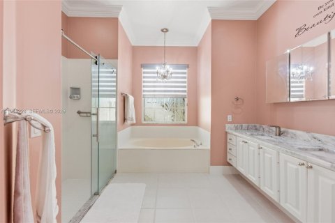 Купить виллу или дом в Уэст-Палм-Бич, Флорида 7 комнат, 236.34м2, № 2006228 - фото 30