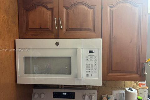 Condo in Sunrise, Florida, 2 bedrooms  № 1728358 - photo 3
