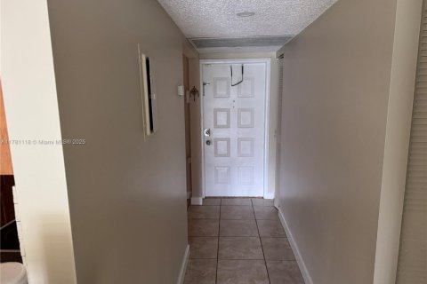 Condo in Sunrise, Florida, 2 bedrooms  № 1728358 - photo 13