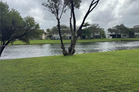 Condo in Sunrise, Florida, 2 bedrooms  № 1728358 - photo 8