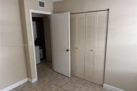 Condo in Sunrise, Florida, 2 bedrooms  № 1728358 - photo 14