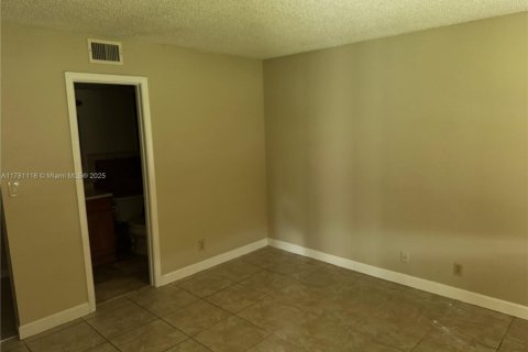 Condo in Sunrise, Florida, 2 bedrooms  № 1728358 - photo 25