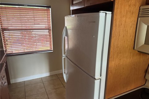 Condo in Sunrise, Florida, 2 bedrooms  № 1728358 - photo 5