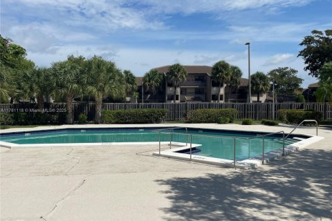 Condo in Sunrise, Florida, 2 bedrooms  № 1728358 - photo 27
