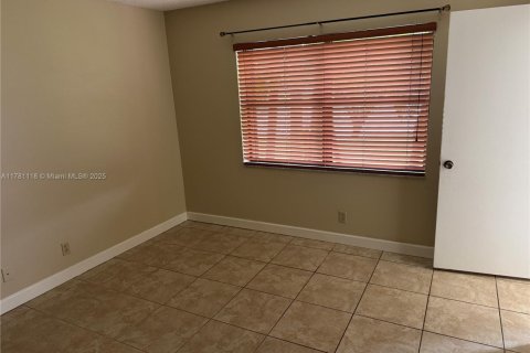Condo in Sunrise, Florida, 2 bedrooms  № 1728358 - photo 23