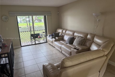 Condo in Sunrise, Florida, 2 bedrooms  № 1728358 - photo 11