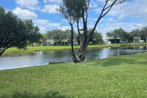 Condo in Sunrise, Florida, 2 bedrooms  № 1728358 - photo 7