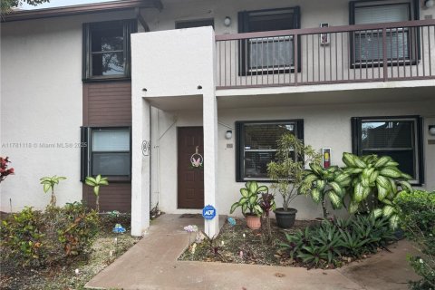 Condo in Sunrise, Florida, 2 bedrooms  № 1728358 - photo 2