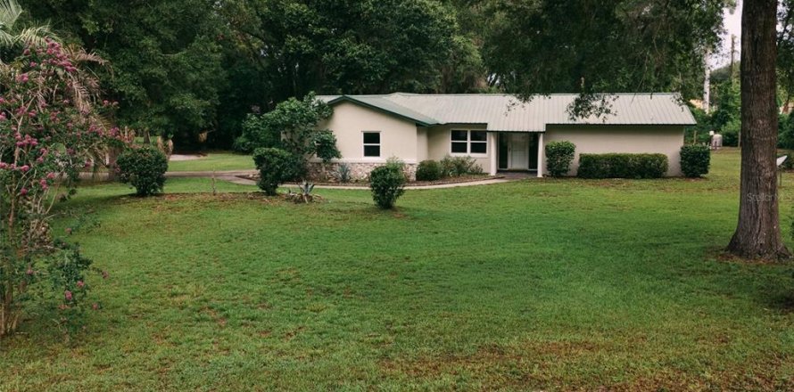 House in Summerfield, Florida 3 bedrooms, 168.62 sq.m. № 2196258