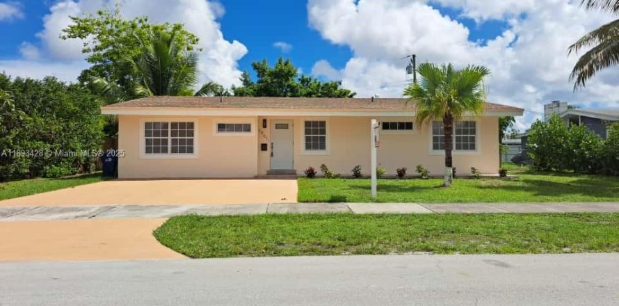 House in Miami Gardens, Florida 4 bedrooms, 130.62 sq.m. № 1945124