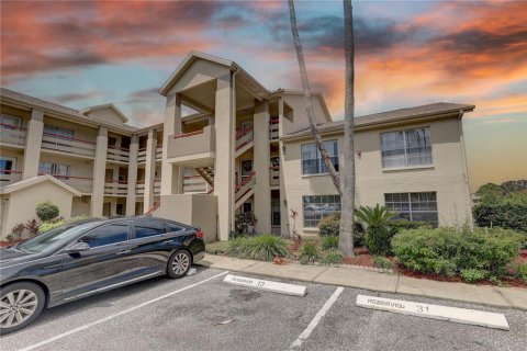 Condo in New Port Richey, Florida, 2 bedrooms  № 1832167 - photo 2
