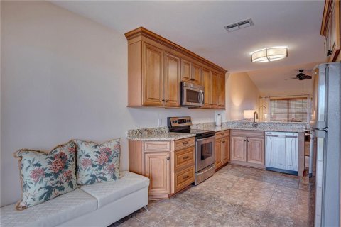 Condo in New Port Richey, Florida, 2 bedrooms  № 1832167 - photo 11