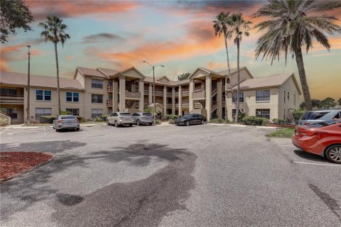 Condo in New Port Richey, Florida, 2 bedrooms  № 1832167 - photo 1