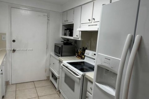 Condominio en alquiler en Miami Beach, Florida, 1 dormitorio, 91.04 m2 № 1938487 - foto 28
