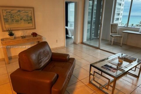Condominio en alquiler en Miami Beach, Florida, 1 dormitorio, 91.04 m2 № 1938487 - foto 24