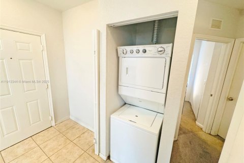 Condo in West Palm Beach, Florida, 3 bedrooms  № 1968286 - photo 4