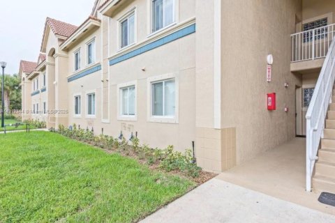 Condo in West Palm Beach, Florida, 3 bedrooms  № 1968286 - photo 13