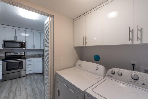Copropriété à louer à West Palm Beach, Floride: 2 chambres, 103.59 m2 № 1117831 - photo 1