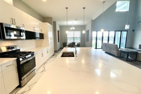 House in Winter Garden, Florida 6 bedrooms, 480.68 sq.m. № 2155992 - photo 13