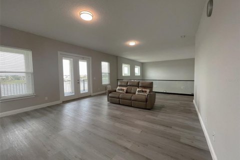 House in Winter Garden, Florida 6 bedrooms, 480.68 sq.m. № 2155992 - photo 25