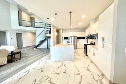 House in Winter Garden, Florida 6 bedrooms, 480.68 sq.m. № 2155992 - photo 12