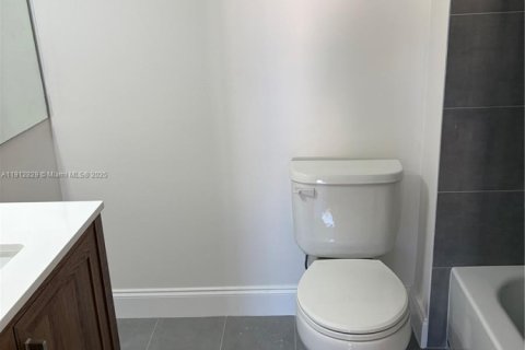 Снять в аренду таунхаус в Уэстон, Флорида 2 спальни, 103.12м2, № 1968429 - фото 11