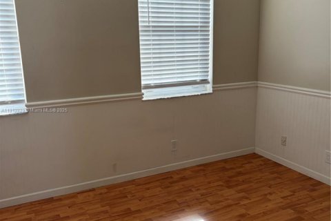 Снять в аренду таунхаус в Уэстон, Флорида 2 спальни, 103.12м2, № 1968429 - фото 12