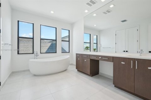 Casa en venta en Palm Beach Gardens, Florida, 5 dormitorios, 396.41 m2 № 2048728 - foto 28