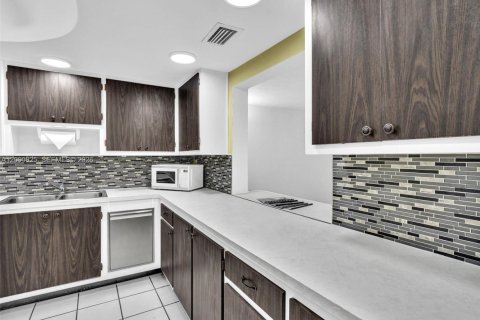 Купить таунхаус в Хайалиа, Флорида 2 спальни, 148.64м2, № 2065119 - фото 13