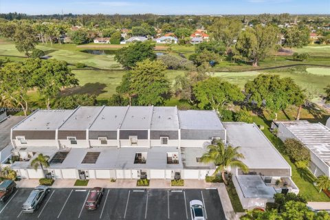 Купить таунхаус в Хайалиа, Флорида 2 спальни, 148.64м2, № 2065119 - фото 27