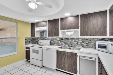 Купить таунхаус в Хайалиа, Флорида 2 спальни, 148.64м2, № 2065119 - фото 14