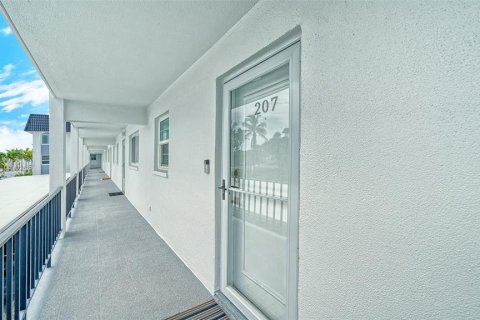 Copropriété à vendre à Sarasota, Floride: 2 chambres, 109.81 m2 № 2405395 - photo 2
