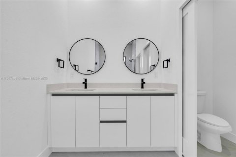 House in Lehigh Acres, Florida 3 bedrooms, 151.43 sq.m. № 1972644 - photo 23